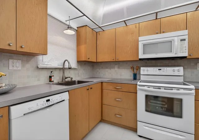 2nd image of 6080 Nw 44Th St #214, Lauderhill, FL 33319 | MLS# R11154946