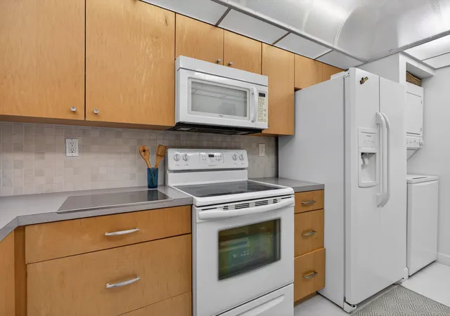 3rd image of 6080 Nw 44Th St #214, Lauderhill, FL 33319 | MLS# R11154946