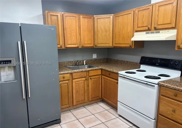 Listing Photo 3 - Condo for sale in building located at 9203 Nw 38Th Dr, Coral Springs, FL 33065 - Unit #12