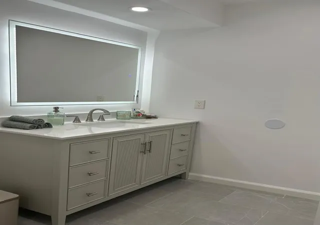 Homes for sale in Weston, FL | 16325 Golf Club Rd #109, Weston, FL 33326 | MLS# F10544026