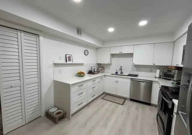 Homes for sale in Weston, FL | 16325 Golf Club Rd #109, Weston, FL 33326 | MLS# F10544026