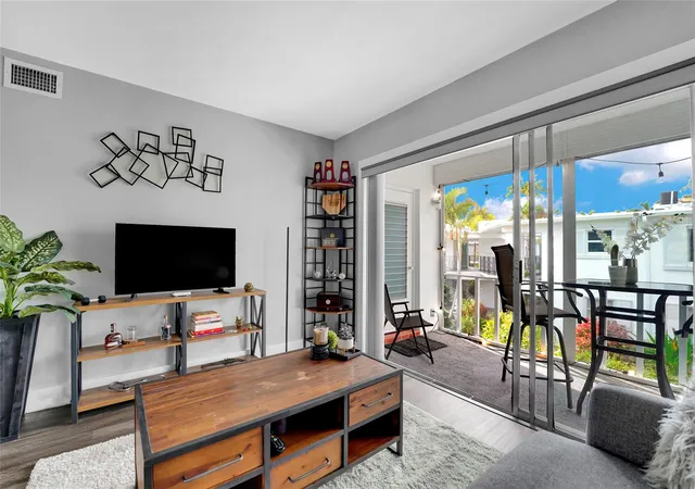 2nd image of 2161 Ne 42nd Ct #215, Lighthouse Point, FL 33064 | MLS# F10545808