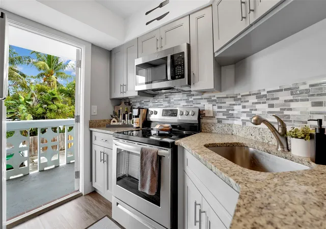 Homes for sale in Lighthouse Point, FL | 2161 Ne 42Nd Ct #215, Lighthouse Point, FL 33064 | MLS# F10545808