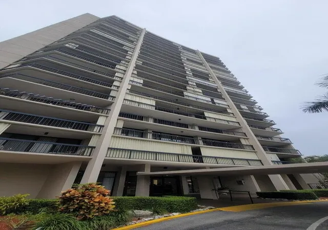 Homes for sale in West Palm Beach, FL | 2425 Presidential Wy #402, West Palm Beach, FL 33401 | MLS# R11155137