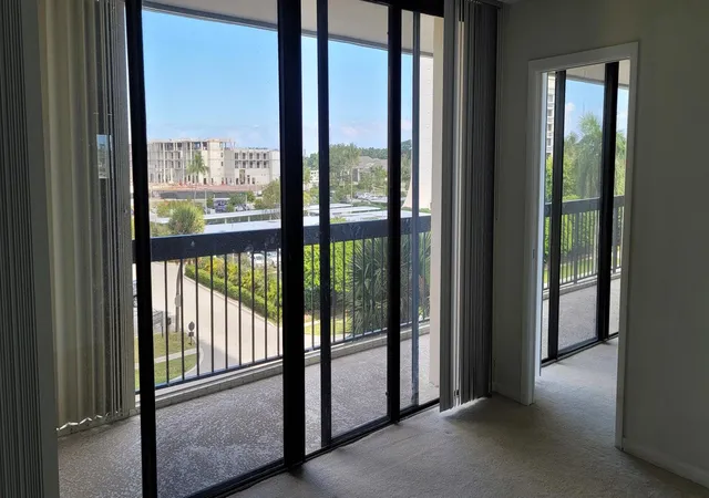 Homes for sale in West Palm Beach, FL | 2425 Presidential Wy #402, West Palm Beach, FL 33401 | MLS# R11155137
