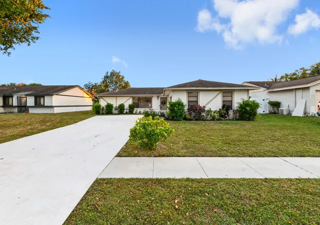 Homes for sale in Riviera Beach, FL | 2531 Doral Wy, Riviera Beach, FL 33407 | MLS# R11155156
