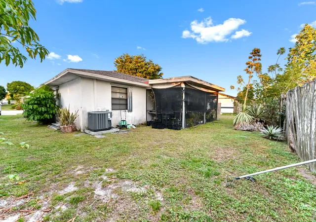 Homes for sale in Riviera Beach, FL | 2531 Doral Wy, Riviera Beach, FL 33407 | MLS# R11155156
