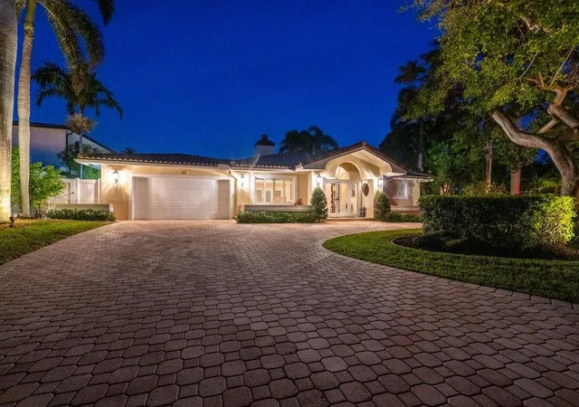 Homes for sale in Lighthouse Point, FL | 2317 Ne 28th Ct, Lighthouse Point, FL 33064 | MLS# F10545974