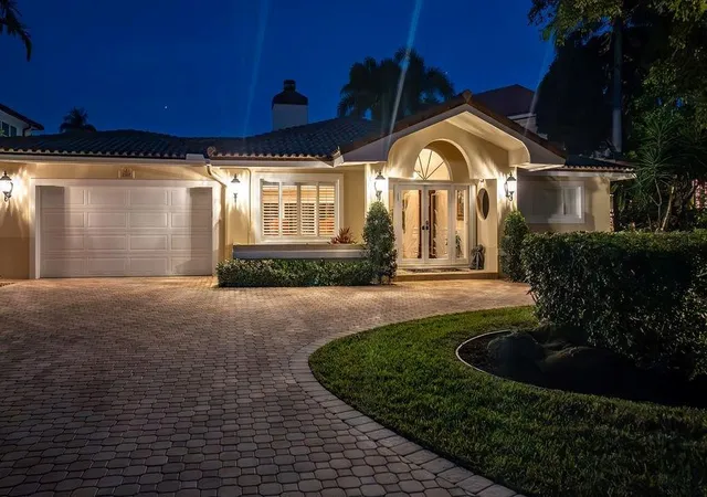 Homes for sale in Lighthouse Point, FL | 2317 Ne 28Th Ct, Lighthouse Point, FL 33064 | MLS# F10545974