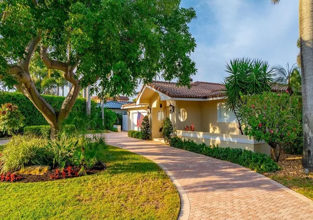 Homes for sale in Lighthouse Point, FL | 2317 Ne 28Th Ct, Lighthouse Point, FL 33064 | MLS# F10545974
