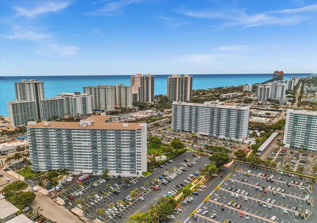 Homes for sale in Fort Lauderdale, FL | 3300 Ne 36th Street, Fort Lauderdale, FL 33308 | Houzeo