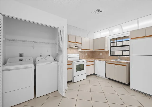 3rd image of 3574 Nw 95Th Ter #8q, Sunrise, FL 33351 | MLS# F10546003