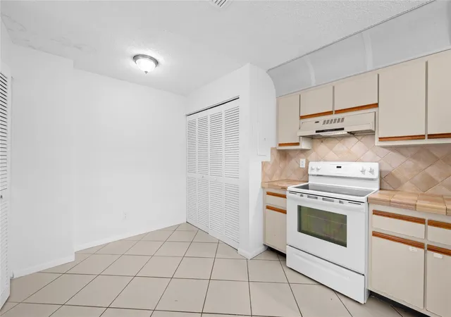 5th image of 3574 Nw 95Th Ter #8q, Sunrise, FL 33351 | MLS# F10546003
