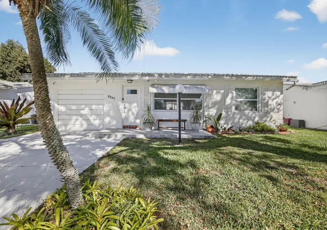 Homes for sale in Plantation, FL | 8845 Nw 14Th St, Plantation, FL 33322 | MLS# F10546007