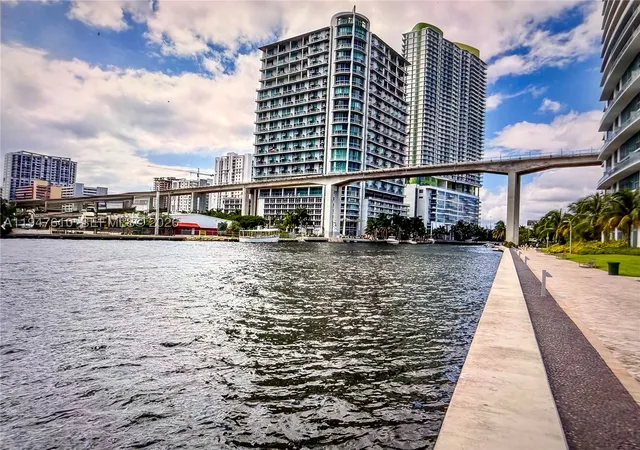 Photo 3 of Condo for sale at 92 Sw 3Rd St #4709, Miami, FL 33130 | MLS# A11947610 | Listing updated on 2026-08-10