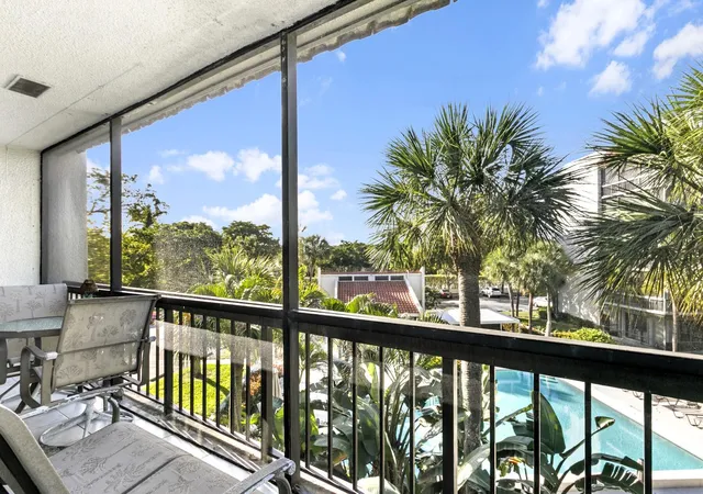 Homes for sale in West Palm Beach, FL | 2550 Presidential Wy #301, West Palm Beach, FL 33401 | MLS# R11155487