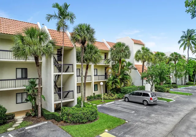 Homes for sale in West Palm Beach, FL | 2550 Presidential Wy #301, West Palm Beach, FL 33401 | MLS# R11155487
