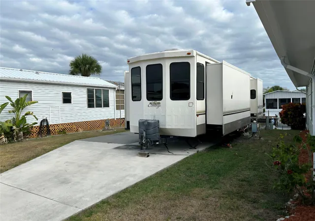 3rd image of 18 Shell Rd, Okeechobee, FL 34974 | MLS# F10546159