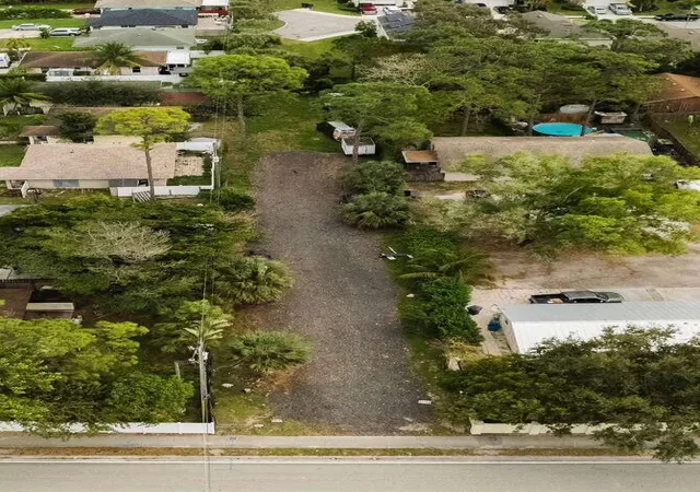 3rd image of 3630 S Haverhill Rd, Lake Worth, FL 33463 | MLS# R11155669
