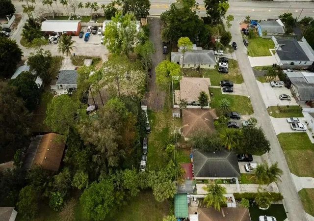 4th image of 3630 S Haverhill Rd, Lake Worth, FL 33463 | MLS# R11155669