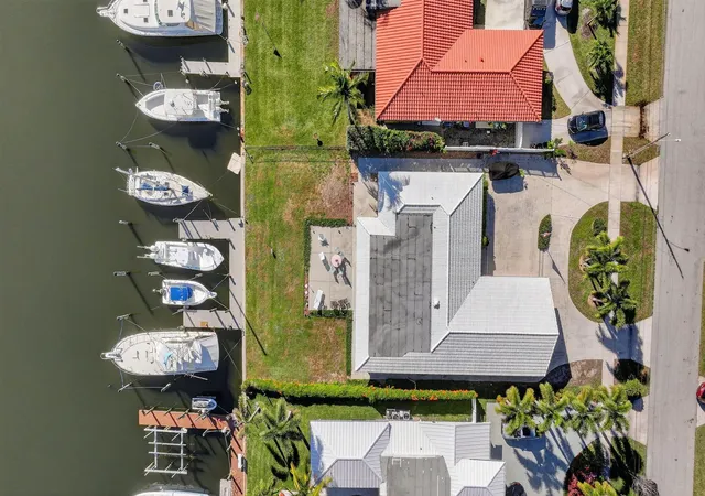 1st image of 752 Lagoon Dr, North Palm Beach, FL 33408 | MLS# R11155740