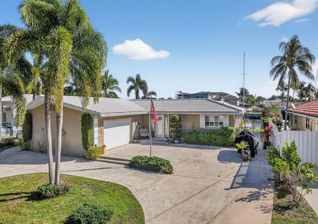 2nd image of 752 Lagoon Dr, North Palm Beach, FL 33408 | MLS# R11155740