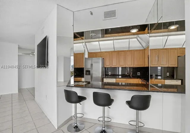 Photo 4 of Condo for sale at 20281 E Country Club Dr #405, Aventura, FL 33180 | MLS# A11948452 | Listing updated on 2026-10-08