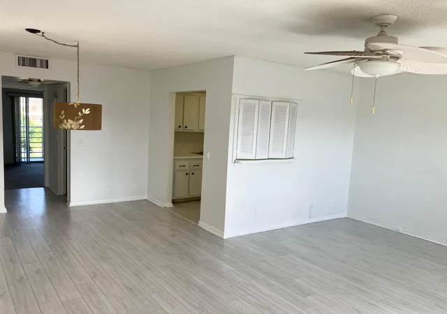 4th image of 156 Suffolk D, Boca Raton, FL 33434