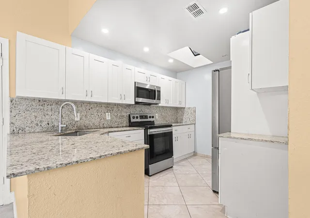 4th image of 4134 Nw 2Nd Ln, Delray Beach, FL 33445 | MLS# R11155814
