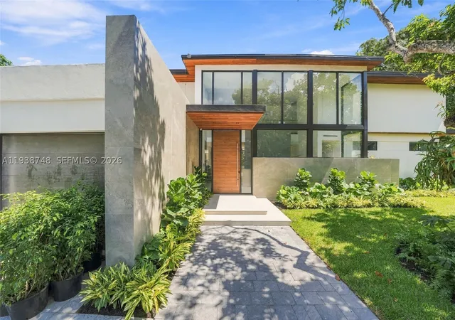 Photo 2 of Mansion for sale at 4150 Loquat Ave, Miami, FL 33133 | MLS# A11938748 | Listing updated on 2026-10-05