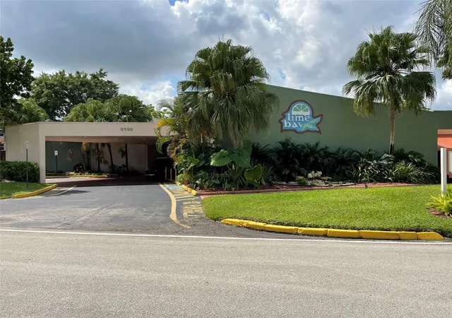 Homes for sale in Tamarac, FL | 9200 Lime Bay Blvd #209, Tamarac, FL 33321 | MLS# F10546633