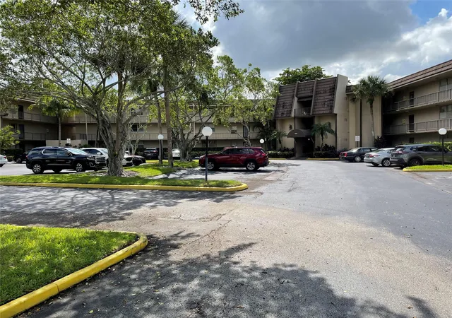 Homes for sale in Tamarac, FL | 9200 Lime Bay Blvd #209, Tamarac, FL 33321 | MLS# F10546633
