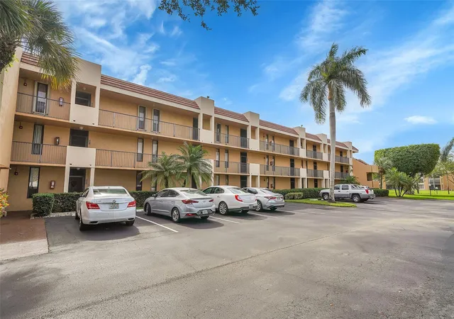 2nd image of 3909 N Ocean Blvd #108, Fort Lauderdale, FL 33308 | MLS# F10546650