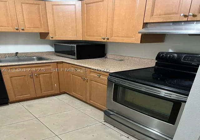 2nd image of 5221 Geneva Way #302, Doral, FL 33166 | MLS# A11947375