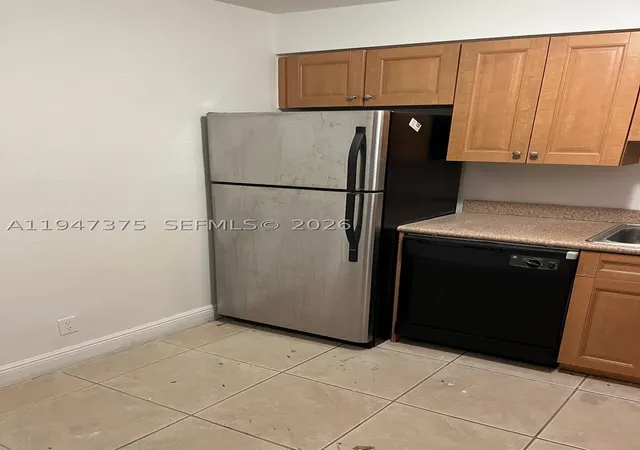 3rd image of 5221 Geneva Way #302, Doral, FL 33166 | MLS# A11947375