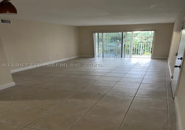 4th image of 5221 Geneva Way #302, Doral, FL 33166 | MLS# A11947375