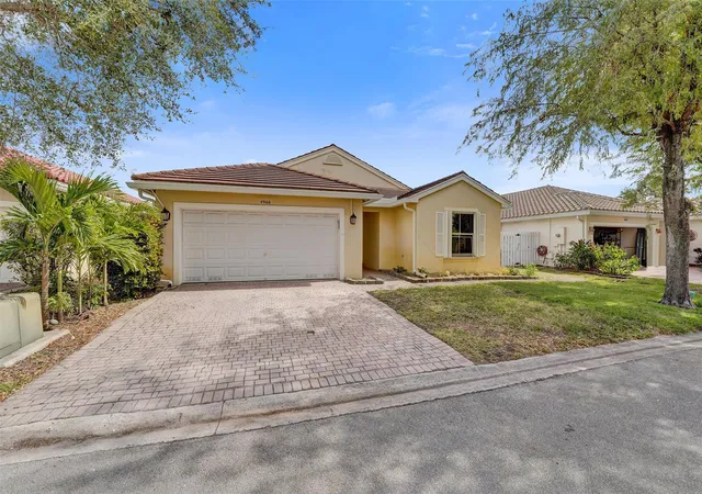 2nd image of 4966 Sw 33rd Ter, Fort Lauderdale, FL 33312 | MLS# F10546819