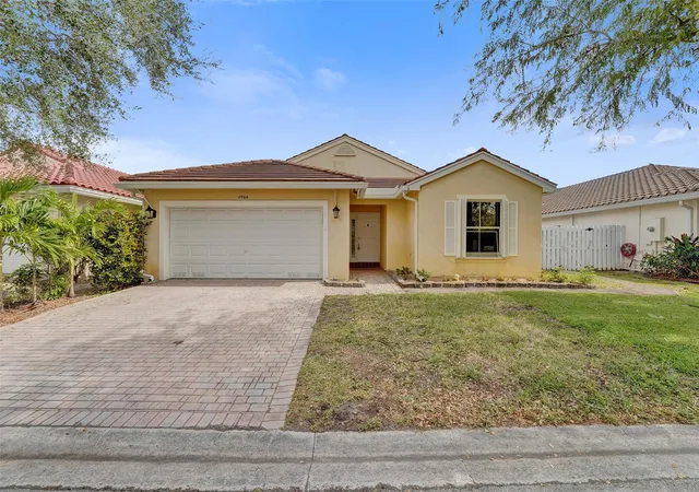 4th image of 4966 Sw 33Rd Ter, Fort Lauderdale, FL 33312 | MLS# F10546819