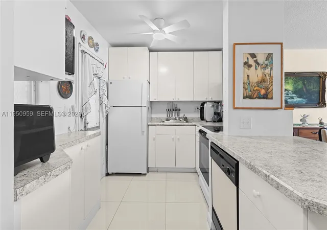 2nd image of 2930 Point East Dr #E-407, Aventura, FL 33160 | MLS# A11950959