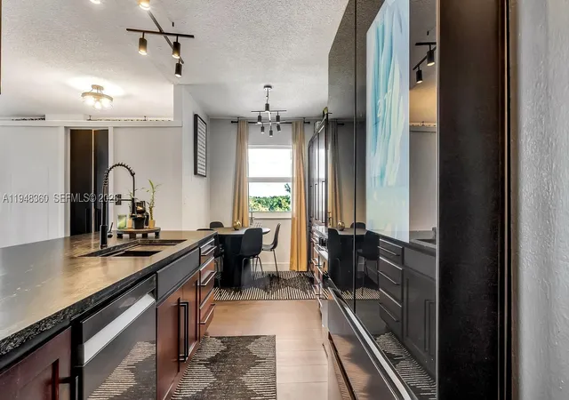 Homes for sale in Hollywood, FL | 3800 Hillcrest Dr #401, Hollywood, FL 33021 | MLS# A11948360