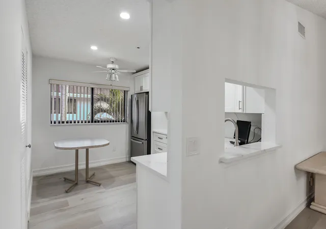 4th image of 15342 Lakes Of Delray Blvd #98, Delray Beach, FL 33484 | MLS# R11156964