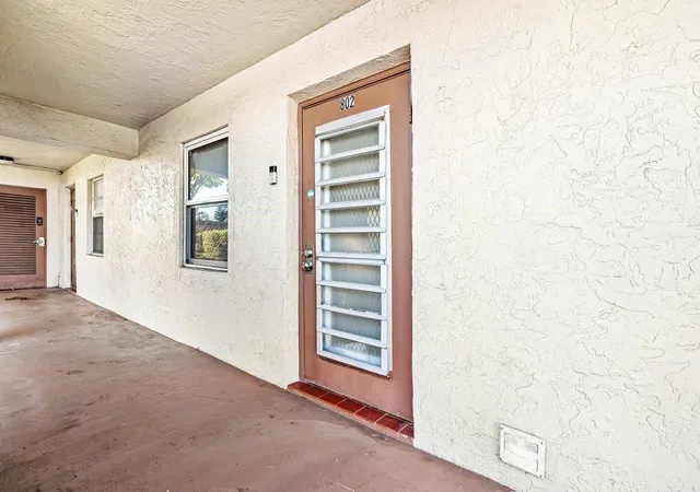 Homes for sale in Boca Raton, FL | 9280 Sw 3Rd St, Boca Raton, FL 33428