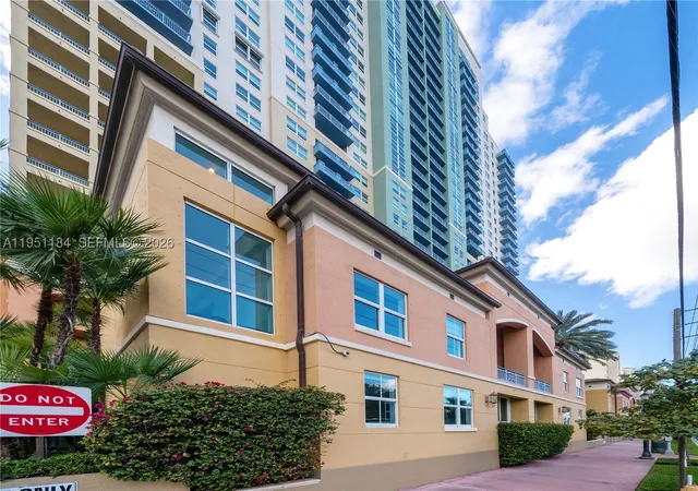 Homes for sale in Miami, FL | 90 Alton Rd, Miami, FL 33139