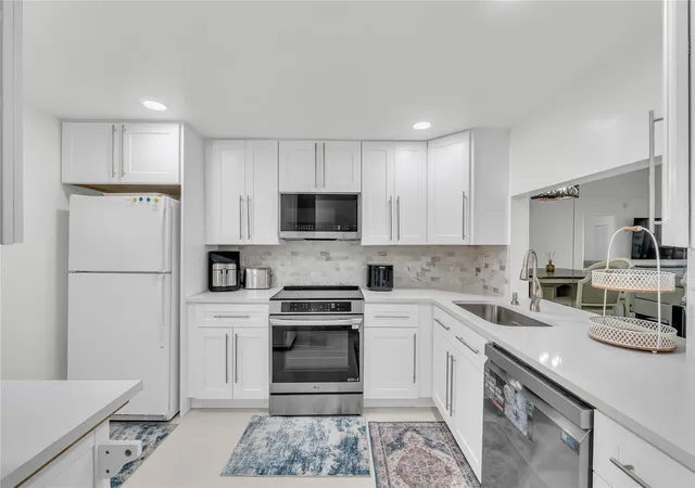 3rd image of 3920 Inverrary Blvd #104-C, Lauderhill, FL 33319 | MLS# F10548104