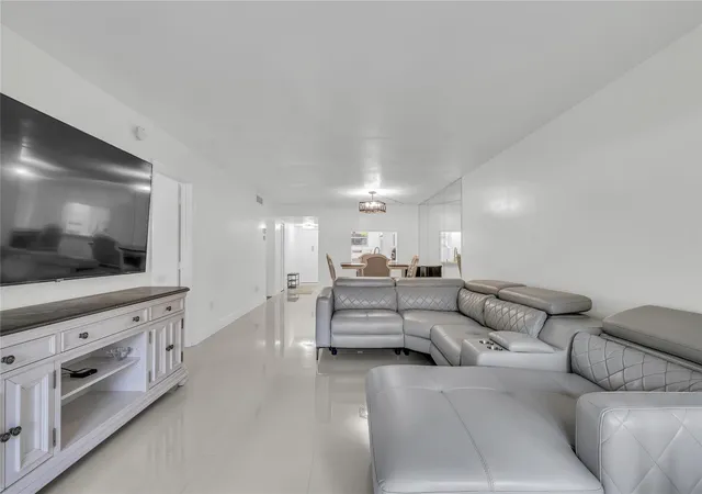 5th image of 3920 Inverrary Blvd #104-C, Lauderhill, FL 33319 | MLS# F10548104