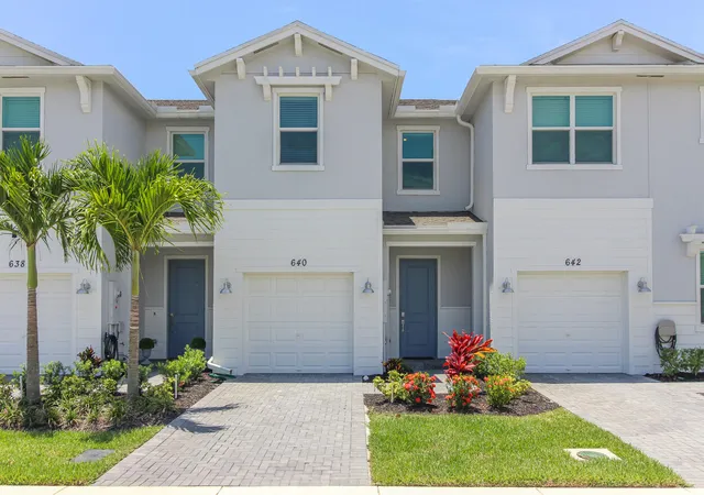 Homes for sale in Port St Lucie, FL | 640 Se Lake Falls St, Port St Lucie, FL 34984 | MLS# R11157230