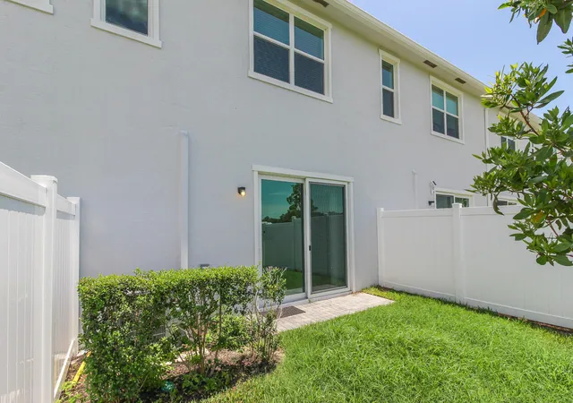 Homes for sale in Port St Lucie, FL | 640 Se Lake Falls St, Port St Lucie, FL 34984 | MLS# R11157230