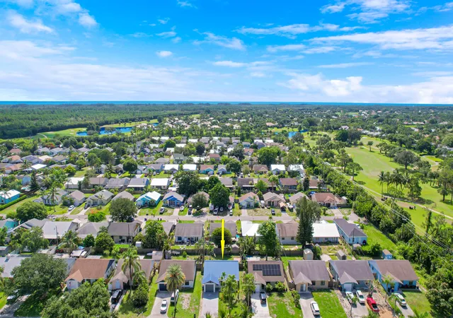 5th image of 5929 Se Collins Ave, Stuart, FL 34997 | MLS# R11157267