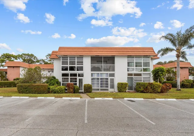 1st image of 2600 Se Ocean Blvd #E5, Stuart, FL 34996 | MLS# R11157352