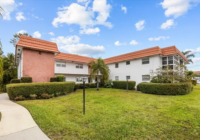 2nd image of 2600 Se Ocean Blvd #E5, Stuart, FL 34996 | MLS# R11157352